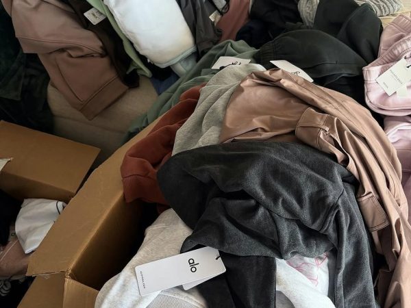Wholesale Alo yoga clothings — wholesale alo yoga liquidation pallet — Liquidation Pallet Co