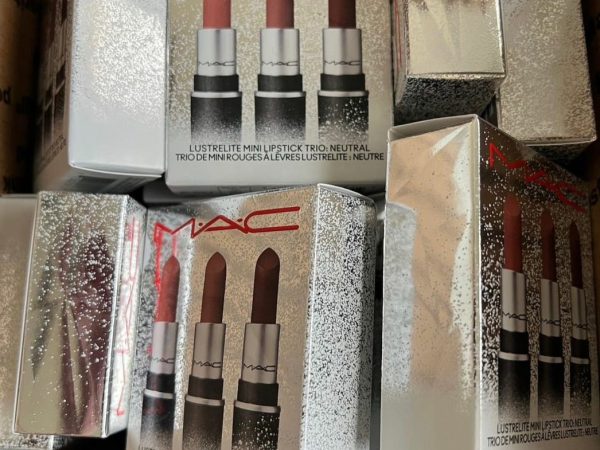 Wholesale M.A.C Snowbody's eye shadow pallets — wholesale liquidation pallet for sale — Liquidation